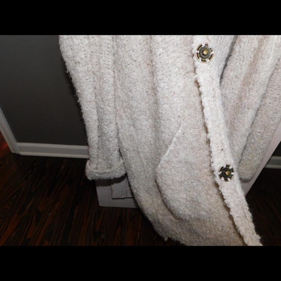 • Free People Sweater • - Picture 6 of 7